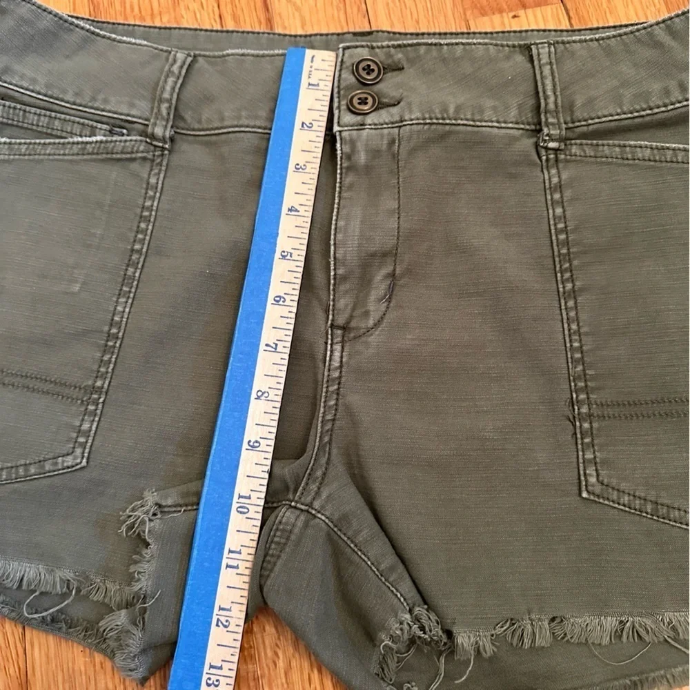 PILCRO‎ The Wanderer Low Rise Shorts 32 Army Green Cut Off Hem (z) - Picture 7 of 13
